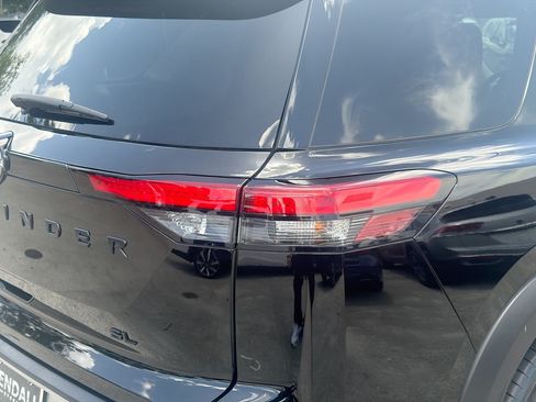 Used 2024 Nissan Pathfinder SL w/ Black Appearance Package FWD image 25