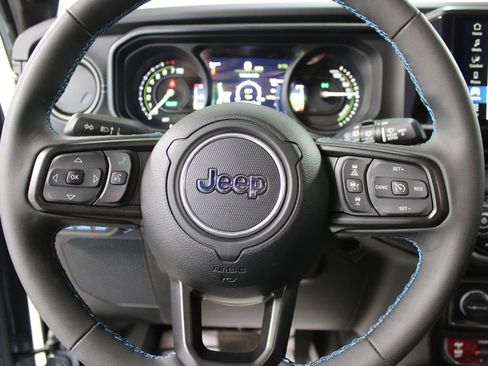 Used 2025 Jeep Wrangler Unlimited Rubicon 4xe w/ Convenience Group AWD/4WD image 35