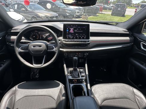 Used 2025 Jeep Compass Trailhawk AWD/4WD image 9