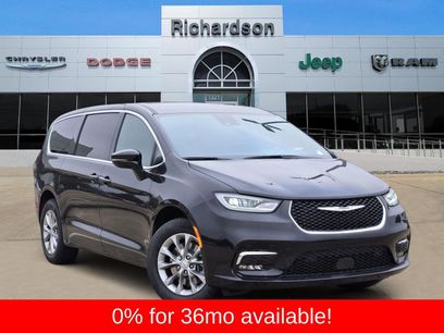 New 2026 Chrysler Pacifica Select