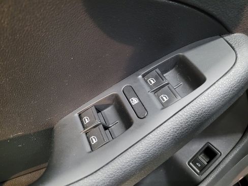 Used 2017 Volkswagen Jetta SE FWD image 27
