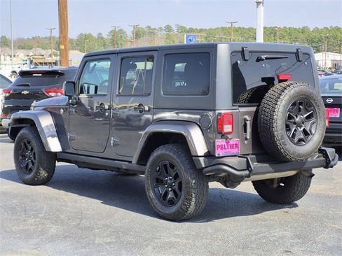Used 2016 Jeep Wrangler Unlimited Sahara image 4