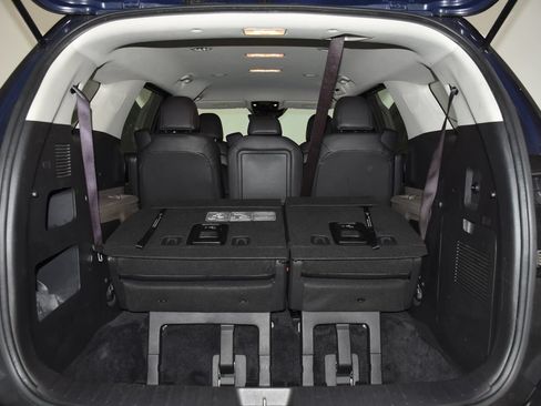 Used 2025 Kia Carnival FWD image 33