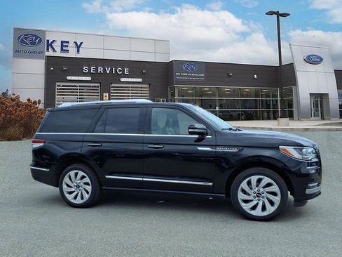 Used 2024 Lincoln Navigator Premiere AWD/4WD image 4
