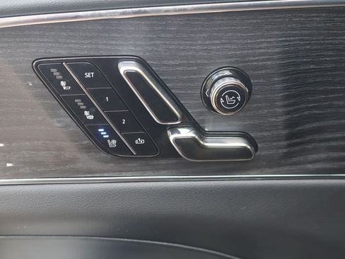Used 2023 Cadillac Lyriq 2WD image 11