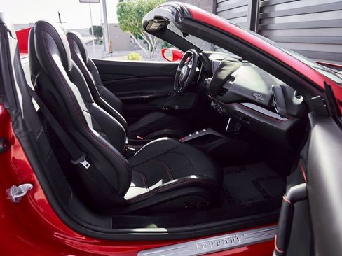 Used 2019 Ferrari 488 Spider Base image 28