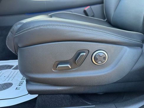 Used 2026 Genesis GV70 2.5T Advanced image 17