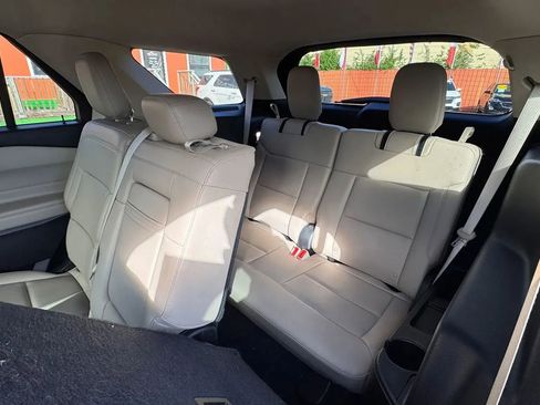 Used 2020 Ford Explorer XLT w/ Equipment Group 202A image 10