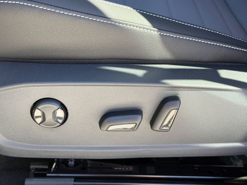 New 2026 Volkswagen Jetta SE FWD image 19