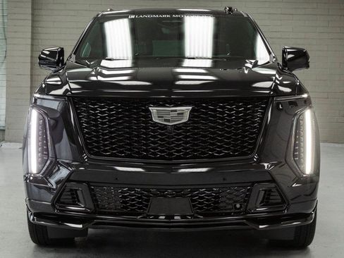 Used 2025 Cadillac Escalade V image 5