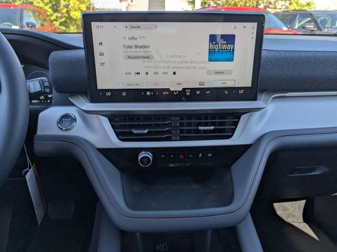 New 2026 Ford Explorer Active w/ Active Comfort Package image 12