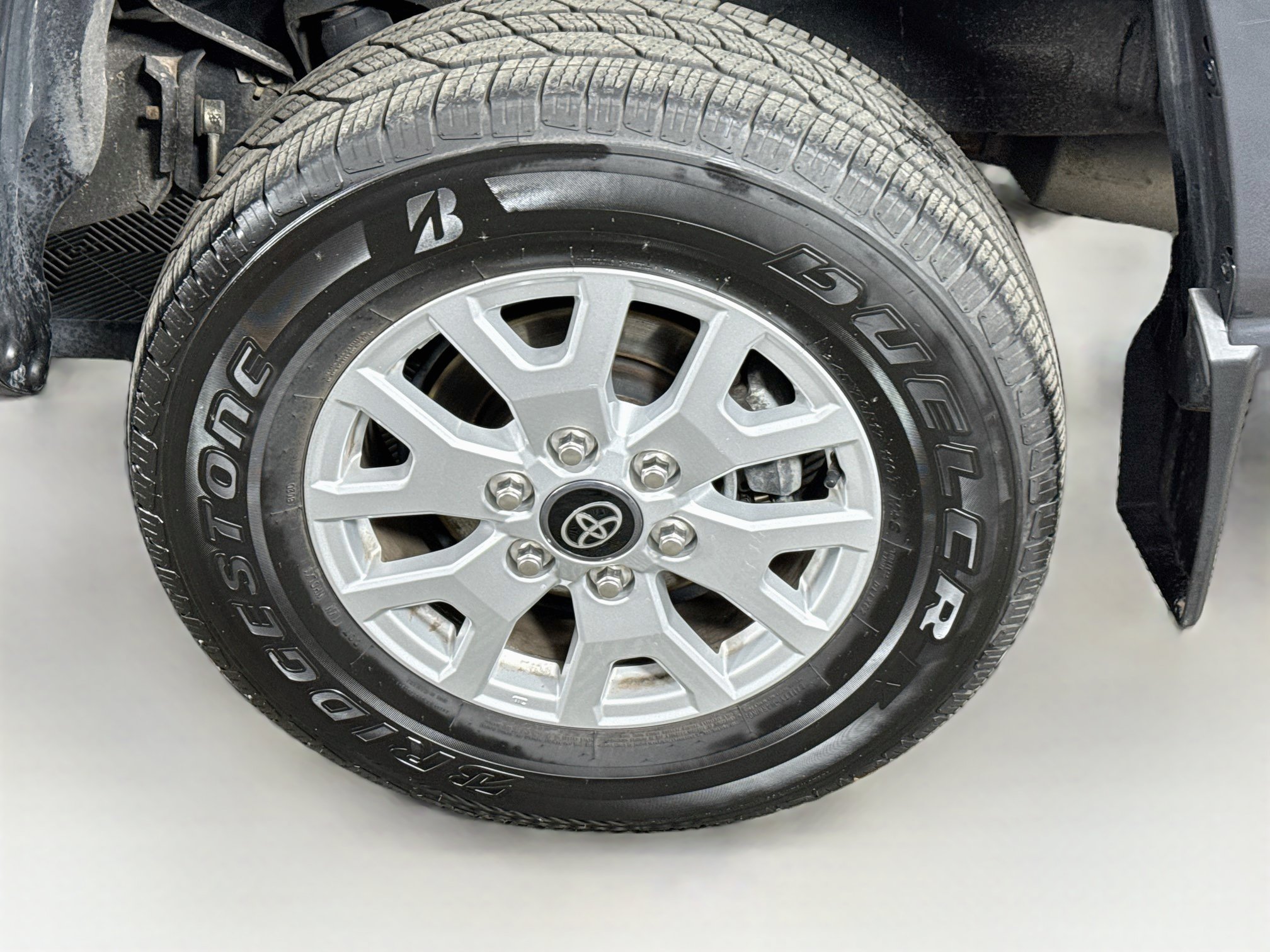 Certified 2024 Toyota Tacoma SR5 AWD/4WD image 9
