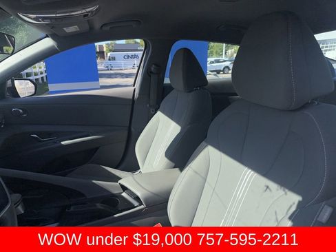 Used 2023 Hyundai Elantra SEL FWD image 10