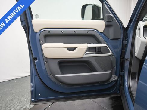 Used 2024 Land Rover Defender 110 S image 41
