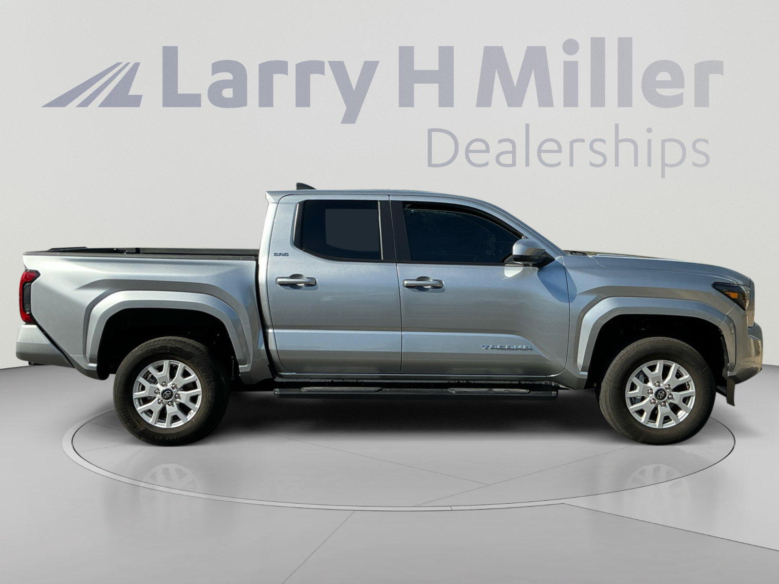 Used 2025 Toyota Tacoma SR5 RWD image 6