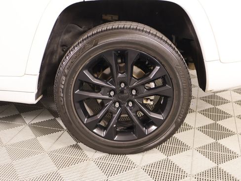 Used 2022 Jeep Grand Cherokee Overland w/ Luxury Tech Group IV RWD image 20