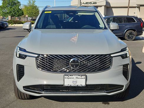 Used 2026 Volvo XC90 B6 Plus w/ Protection Package Premier AWD/4WD image 2