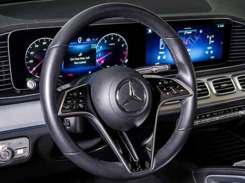 Used 2025 Mercedes-Benz GLS 450 4MATIC image 20