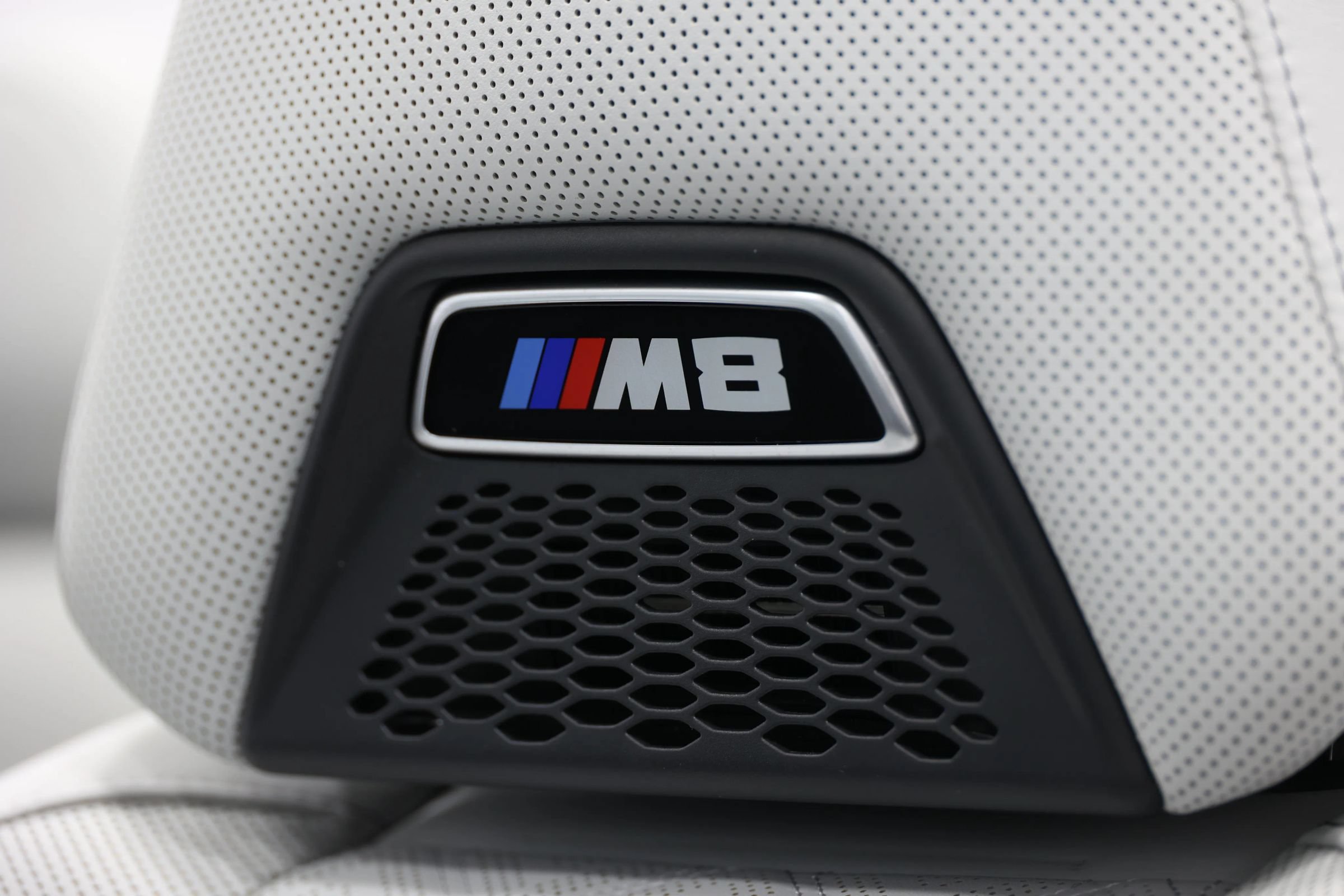Used 2020 BMW M8 Convertible w/ M Carbon Exterior Package AWD/4WD image 18