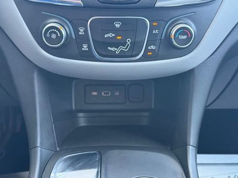 Used 2022 Chevrolet Equinox LT FWD image 26