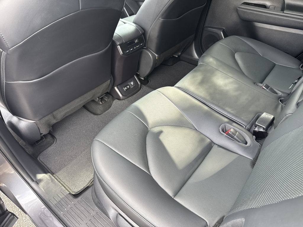Used 2021 Toyota Highlander Limited FWD image 29
