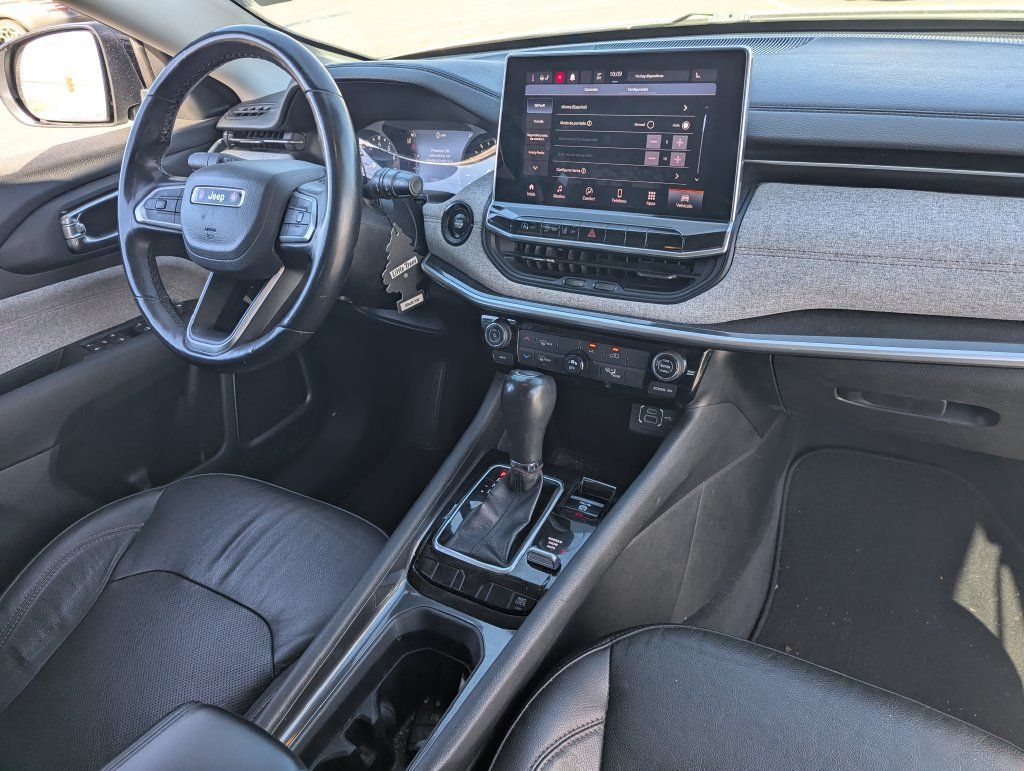 Used 2022 Jeep Compass Latitude AWD/4WD image 32