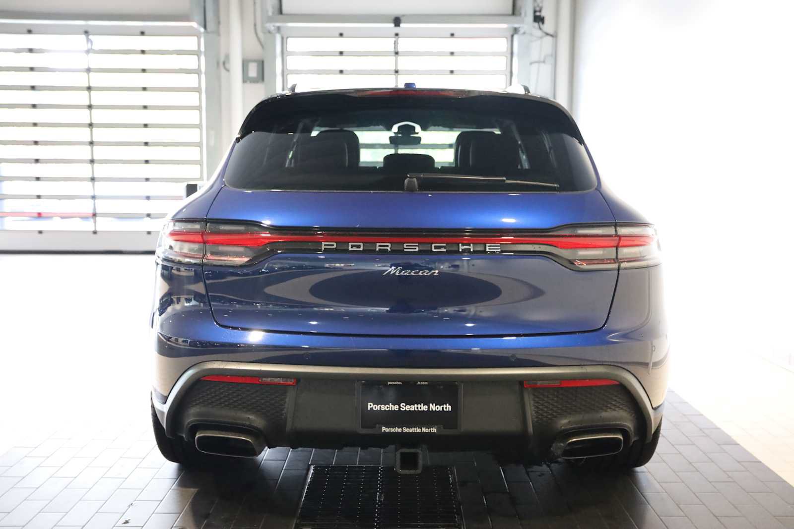 Used 2025 Porsche Macan AWD/4WD image 6