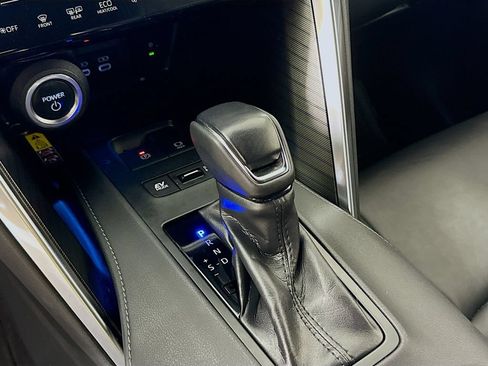 Certified 2023 Toyota Venza Nightshade AWD/4WD image 19