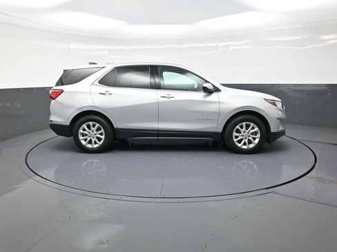 Used 2019 Chevrolet Equinox LT image 2