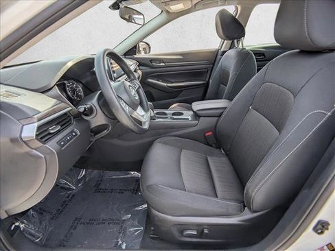 Used 2025 Nissan Altima 2.5 SV image 16