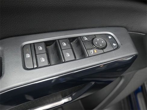 Used 2025 Nissan Pathfinder SV image 32