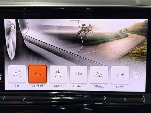 Used 2024 Volkswagen Atlas Peak Edition SE image 27