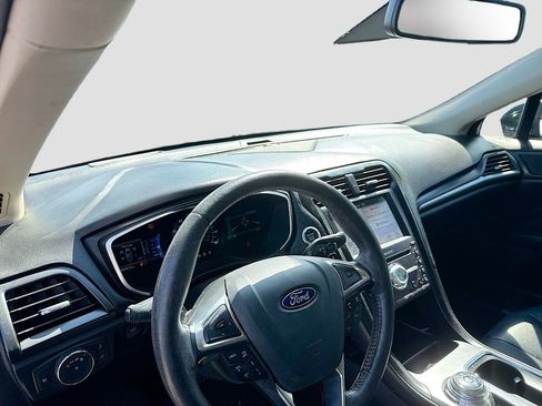 Used 2019 Ford Fusion Titanium image 11
