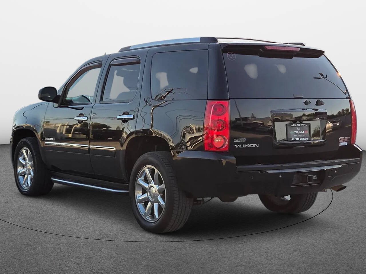 Used 2013 GMC Yukon Denali RWD image 4