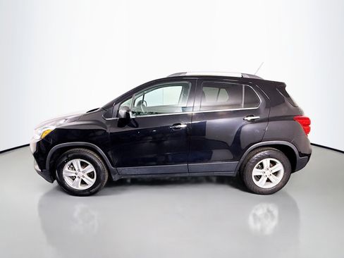 Used 2020 Chevrolet Trax LT w/ LT Convenience Package image 6
