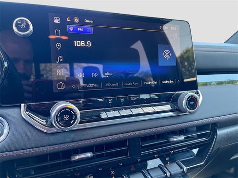 Used 2024 Chevrolet Colorado Z71 w/ Advanced Trailering Package image 15