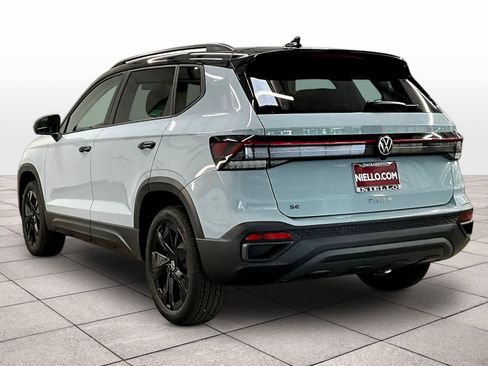 New 2026 Volkswagen Taos SE image 3