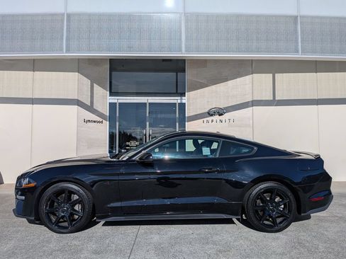 Used 2018 Ford Mustang GT Premium w/ Black Accent Package RWD image 3
