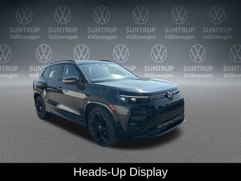 Used 2025 Volkswagen Tiguan SE R-Line FWD image 9