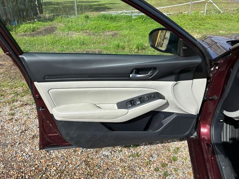 Used 2025 Nissan Altima 2.5 SV FWD image 15