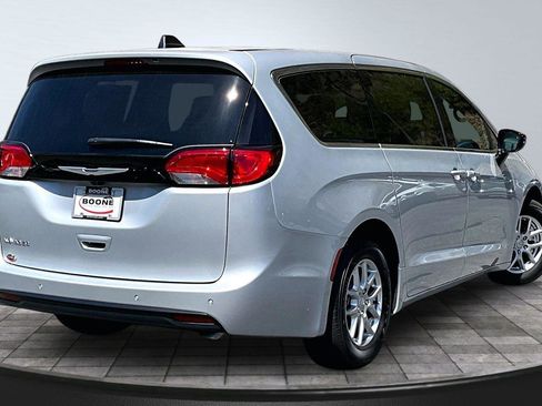 Used 2026 Chrysler Voyager LX FWD image 14