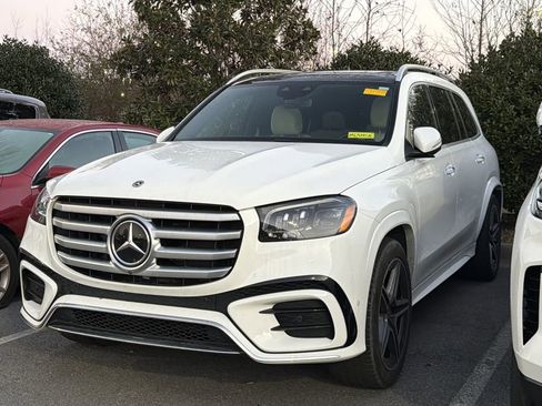 Used 2024 Mercedes-Benz GLS 450 4MATIC image 2