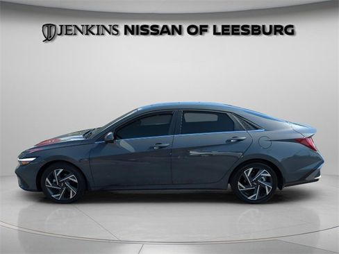 Used 2025 Hyundai Elantra Limited image 14