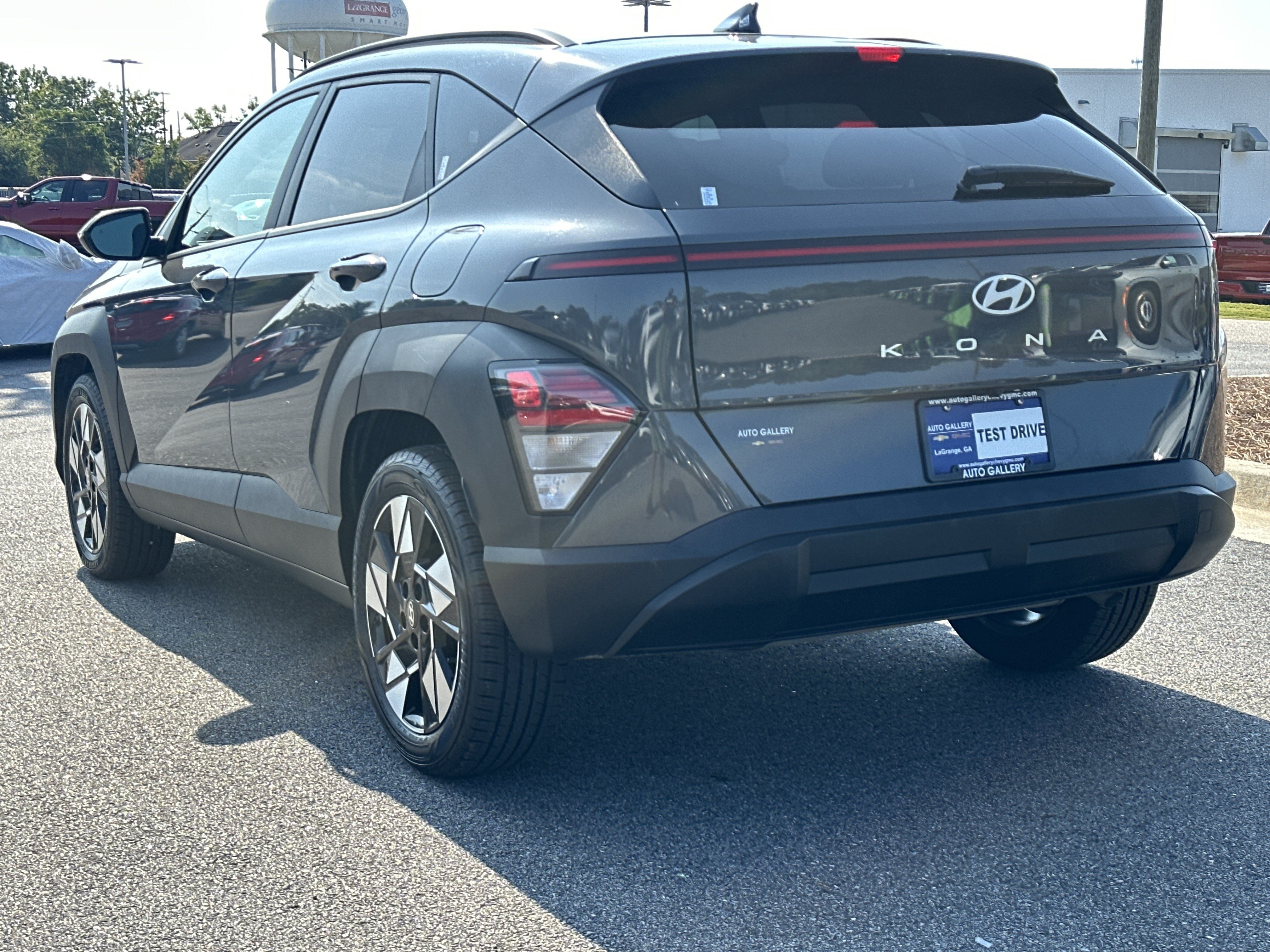 Used 2025 Hyundai Kona SEL FWD image 8