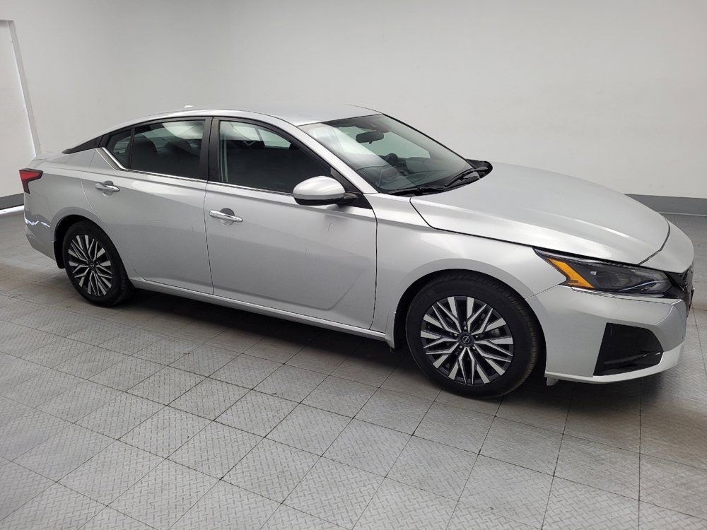 Used 2023 Nissan Altima 2.5 SV FWD image 11