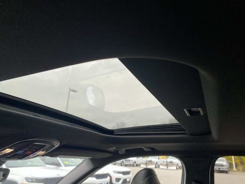 New 2025 Jeep Grand Cherokee Laredo image 8