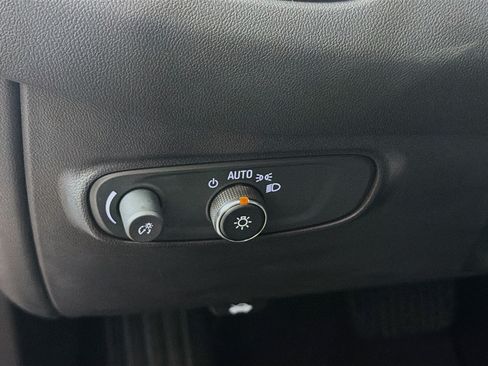Used 2023 Chevrolet Equinox LT FWD image 17