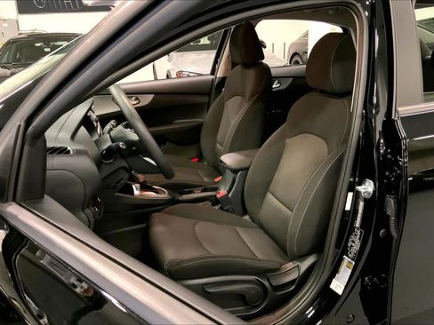 Used 2023 Kia Forte LXS image 7