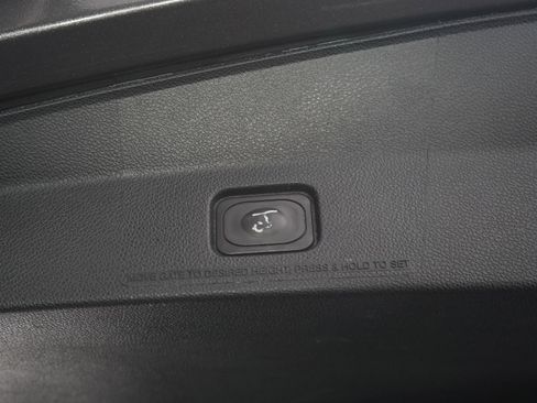 Used 2018 Ford Explorer XLT w/ Equipment Group 202A AWD/4WD image 22