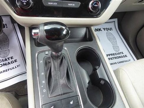 Used 2016 Kia Sedona LX w/ LX Convenience Package image 11